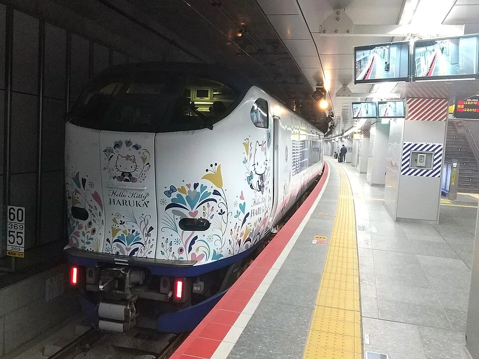 하루카 281계 · 2023년 촬영, 헬로키티 래핑 예